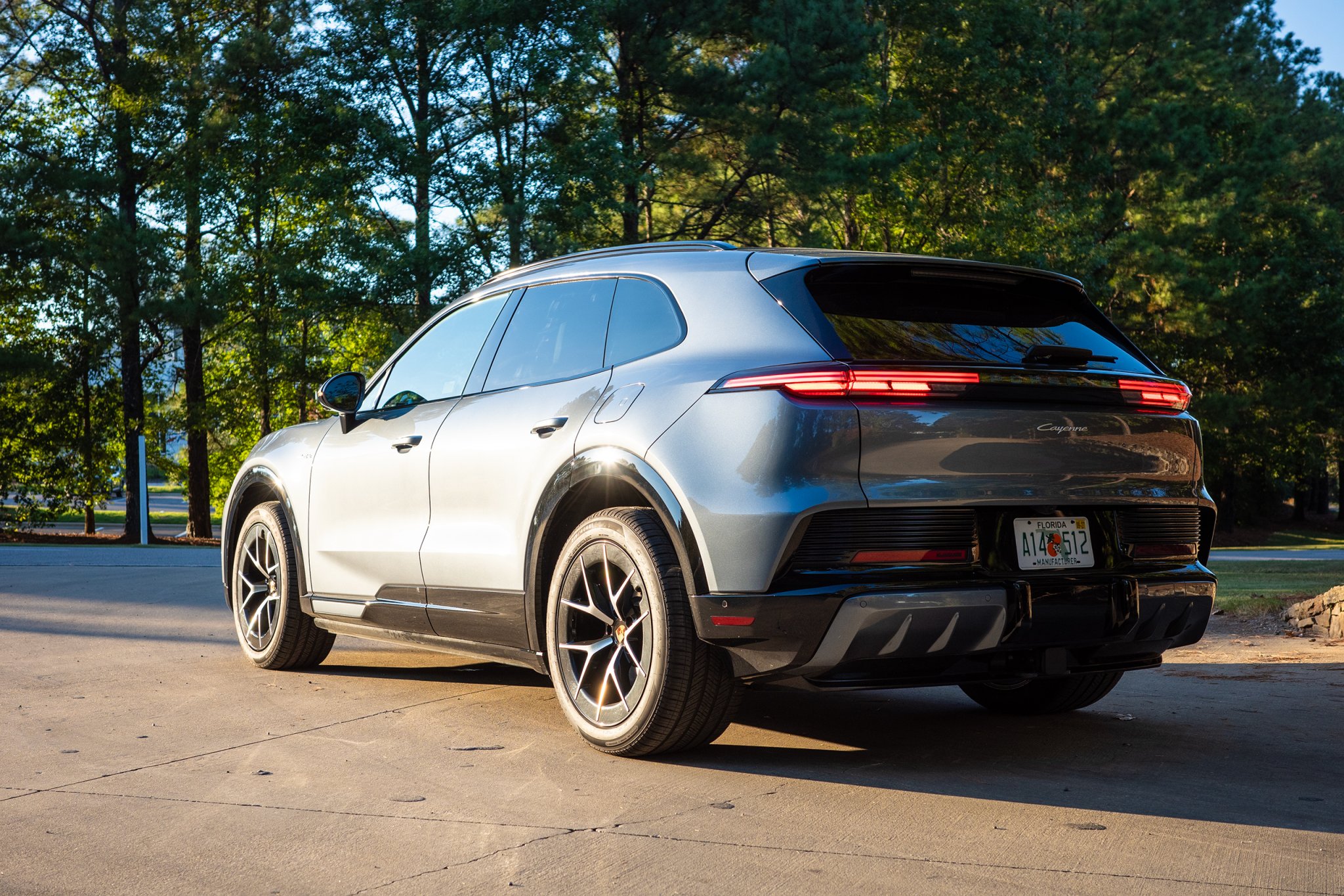 Хотите правильно заряжать Porsche Cayenne E‑Hybrid? Попробуйте сделать это самостоятельно